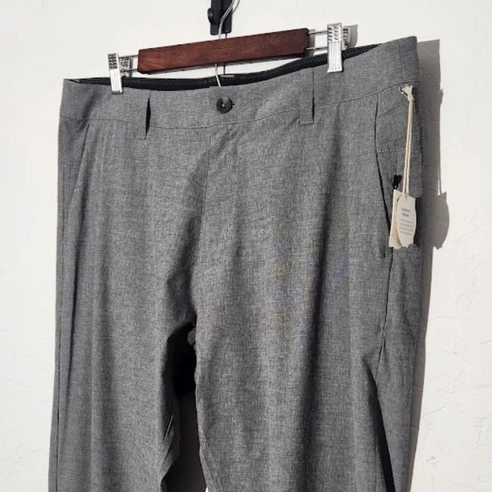 Vuori Men's Aim Pants in size 36